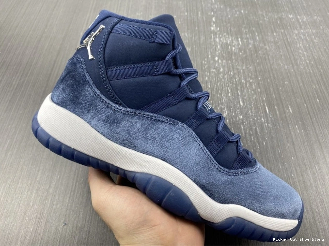 Kicked Out Shoe Store 11 Jordan Midnight Air Navy Velvet AR0715-441 WMNS 0815